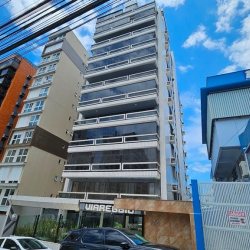 Apartamentos com 146m², 4 quartos (sendo 1 suíte), 2 garagens, no bairro Centro em Florianópolis