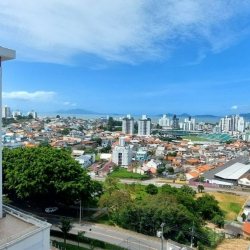 Apartamentos com 129m², 3 quartos, 3 suítes, 2 garagens, no bairro Estreito em Florianópolis
