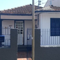 Casa Residencial com 214m², 4 quartos, 1 suíte, 3 garagens, no bairro Balneário em Florianópolis