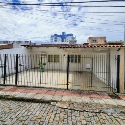 Casa Residencial com 70m², 3 quartos, 1 suíte, 2 garagens, no bairro Trindade em Florianópolis
