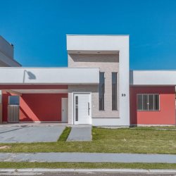 Casa em Condomínio com 159m², 3 quartos, 2 suítes, 2 garagens, no bairro São João Do Rio Vermelho em Florianópolis