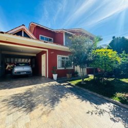 Casa Residencial com 260m², 3 quartos, 1 suíte, 2 garagens, no bairro Campeche em Florianópolis