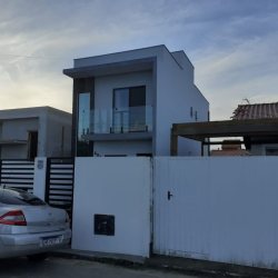 Casa Residencial com 105m², 2 quartos, 2 suítes, 1 garagem, no bairro São João Do Rio Vermelho em Florianópolis