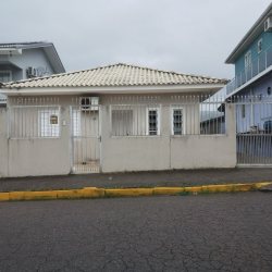 Casa Residencial com 120m², 3 quartos, 1 suíte, 2 garagens, no bairro Jardim Janaina em Biguaçu