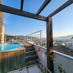 Casa Residencial com 264m², 4 quartos (sendo 1 suíte), 4 garagens, no bairro Itacorubi em Florianópolis