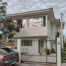 Casa Residencial com 120m², 3 quartos, 1 suíte, 1 garagem, no bairro Cachoeira Do Bom Jesus em Florianópolis