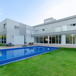 Casa em Condomínio com 942m², 6 quartos (sendo 5 suítes), 4 garagens, no bairro Cacupé em Florianópolis