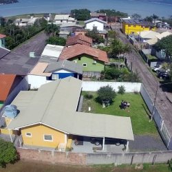 Casa Residencial com 446m², 3 quartos, 1 suíte, 2 garagens, no bairro Ribeirão Da Ilha em Florianópolis