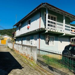 Casa Residencial com 103m², 3 quartos (sendo 1 suíte), 2 garagens, no bairro Rio Tavares em Florianópolis