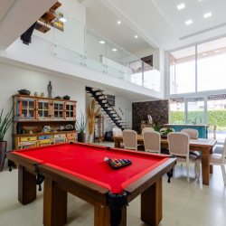 Casa Residencial com 393m², 5 quartos, 4 suítes, 2 garagens, no bairro Jurerê Internacional em Florianópolis