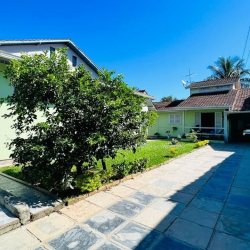 Casa Residencial com 200m², 3 quartos, 1 suíte, 2 garagens, no bairro Campeche em Florianópolis