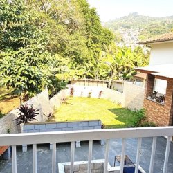 Casa Residencial com 228m², 3 quartos, 1 suíte, 3 garagens, no bairro Pantanal em Florianópolis