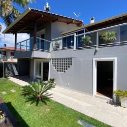 Casa Residencial com 197m², 3 quartos, 1 suíte, 4 garagens, no bairro Ingleses do Rio Vermelho em Florianópolis