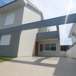 Casa Residencial com 178m², 4 quartos, 1 suíte, 2 garagens, no bairro Campeche em Florianópolis