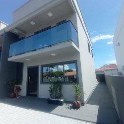 Sobrado Residencial com 112m², 3 quartos, 1 suíte, no bairro Praia do Sonho (Ens Brito) em Palhoça