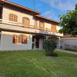 Casa Residencial com 295m², 3 quartos, 2 suítes, 2 garagens, no bairro Ingleses do Rio Vermelho em Florianópolis