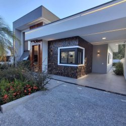 Casa Residencial com 112m², 3 quartos (sendo 1 suíte), 2 garagens, no bairro Potecas em São José
