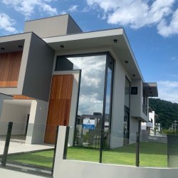 Casa Residencial com 311m², no bairro Rio Tavares em Florianópolis