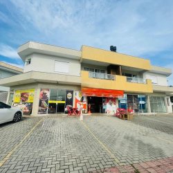 Predio com 374m², 14 garagens, no bairro Carianos em Florianópolis