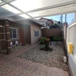 Casa Residencial com 100m², 3 quartos (sendo 1 suíte), 3 garagens, no bairro Forquilhas em São José