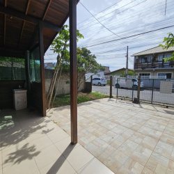 Casa Residencial com 65m², 2 quartos, 2 garagens, no bairro Campeche em Florianópolis