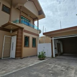 Sobrado Residencial com 140m², 3 quartos, 1 suíte, 2 garagens, no bairro Ingleses do Rio Vermelho em Florianópolis