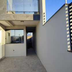 Casa Residencial com 102m², 3 quartos (sendo 1 suíte), 2 garagens, no bairro Forquilhas em São José