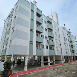 Apartamentos com 67m², 2 quartos, 1 garagem, no bairro Carvoeira em Florianópolis