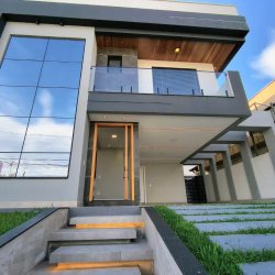 Casa Residencial com 153m², 3 quartos, 1 suíte, 2 garagens, no bairro Estreito em Florianópolis
