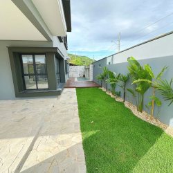 Casa Residencial com 250m², 3 quartos, 3 suítes, 3 garagens, no bairro Rio Tavares em Florianópolis