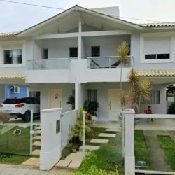 Sobrado Residencial com 150m², 4 quartos, 2 suítes, 2 garagens, no bairro Canasvieiras em Florianópolis