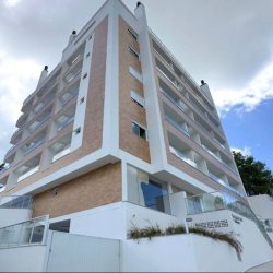 Apartamentos com 48m², 1 quarto, 1 garagem, no bairro Estreito em Florianópolis