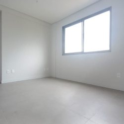 Apartamentos com 39m², 1 quarto, 1 garagem, no bairro Carvoeira em Florianópolis