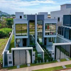 Sobrado Residencial com 115m², 3 quartos, 1 suíte, 2 garagens, no bairro São João Do Rio Vermelho em Florianópolis