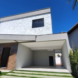 Casa Residencial com 162m², 3 quartos, 1 suíte, 2 garagens, no bairro Cachoeira Do Bom Jesus em Florianópolis