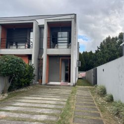 Casa Residencial com 117m², 3 quartos, 1 suíte, 2 garagens, no bairro Campeche em Florianópolis