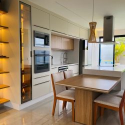 Casa Residencial com 127m², 3 quartos (sendo 2 suítes), 2 garagens, no bairro Campeche em Florianópolis