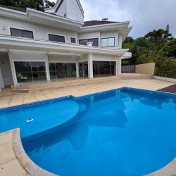 Casa em Condomínio com 477m², 5 quartos, 4 suítes, 4 garagens, no bairro Carvoeira em Florianópolis