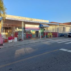 Predio com 340m², 3 garagens, no bairro Ipiranga em São José