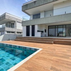 Casa Residencial com 296m², 3 quartos, 3 suítes, 4 garagens, no bairro Pedra Branca em Palhoça