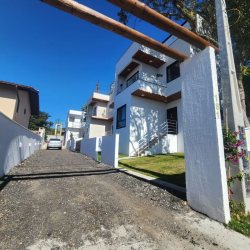 Casa Residencial com 110m², 3 quartos, 1 suíte, 2 garagens, no bairro Santinho em Florianópolis