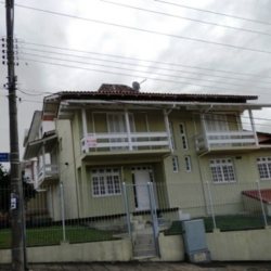 Casa Residencial com 288m², 4 quartos, 2 suítes, 4 garagens, no bairro Coloninha em Florianópolis