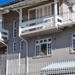 Casa Residencial com 288m², 4 quartos, 2 suítes, 4 garagens, no bairro Coloninha em Florianópolis