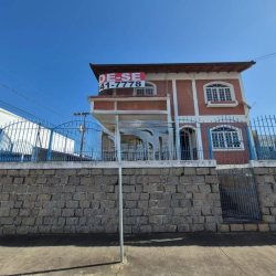 Casa Residencial com 212m², 6 quartos, 1 suíte, 3 garagens, no bairro Jardim Cidade De Florianópolis em Florianópolis