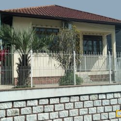 Casa Residencial com 104m², 3 quartos, 1 suíte, 4 garagens, no bairro Abraão em Florianópolis