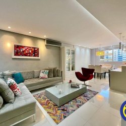 Apartamentos com 129m², 3 quartos, 3 suítes, 3 garagens, no bairro Centro em Florianópolis