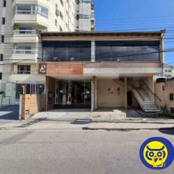 Casa Comercial com 582m², no bairro Centro em Florianópolis
