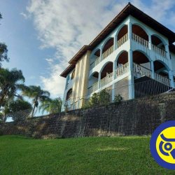 Casa Residencial com 350m², 5 quartos, 4 garagens, no bairro Itacorubi em Florianópolis