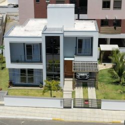 Casa Residencial com 165m², 3 quartos, 3 suítes, 2 garagens, no bairro Rio Tavares em Florianópolis