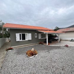 Casa Residencial com 150m², 3 quartos, 1 suíte, 2 garagens, no bairro São João Do Rio Vermelho em Florianópolis